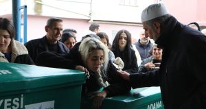 Bir annenin en acı vedası: Fenomen babanın öldürdüğü iki kardeş yan yana toprağa verildi