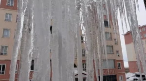 Bitlis’te Buz Sarkıtları Tehlikesi