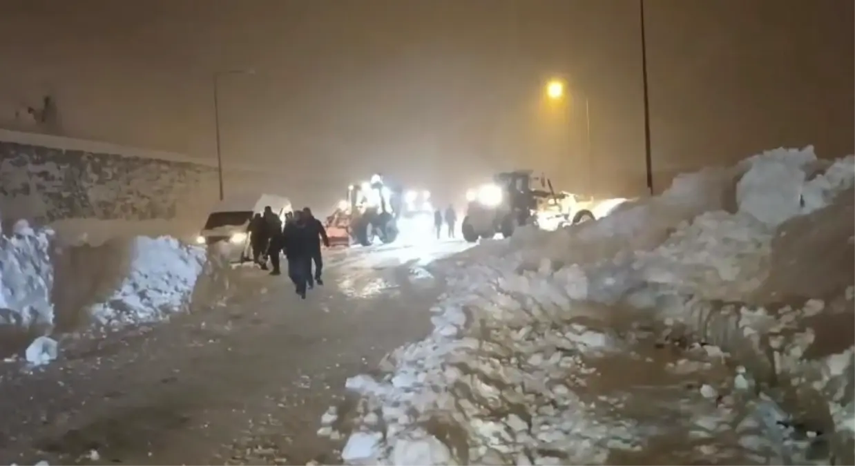 Bitlis’te Çığ Altında Kalınan Tanker Kurtarıldı