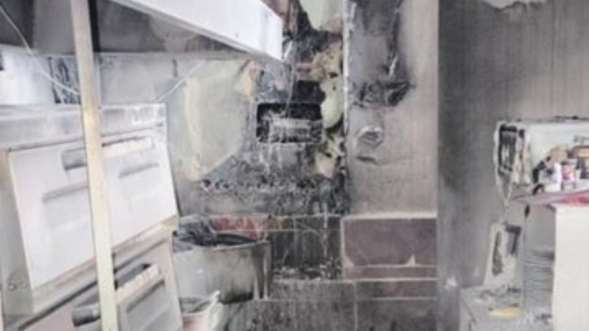 Bitlis’te restoran yangını: İş yeri küle döndü