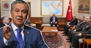 Bülent Arınç Barrack’ın ziyaretindeki oturma düzenine ateş püskürdü