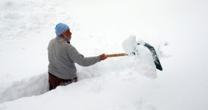Burası Sibirya değil Türkiye! 2 metrelik karda mesaiye başladılar