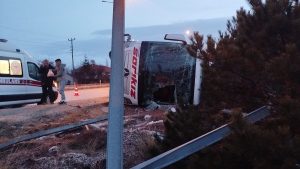 Burdur’da yolcu otobüsü devrildi: 12 kişi yaralandı