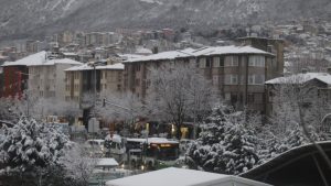 Bursa sabaha beyaz örtüyle uyandı