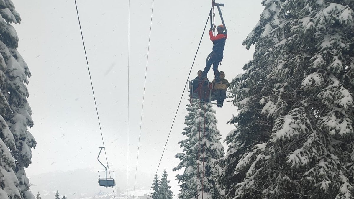 Bursa Uludağ’da telesiyej arızası nedeniyle mahsur kalan 51 kişi kurtarıldı