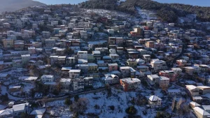 Bursa’da Karla Beyazlanan Renkli Evler
