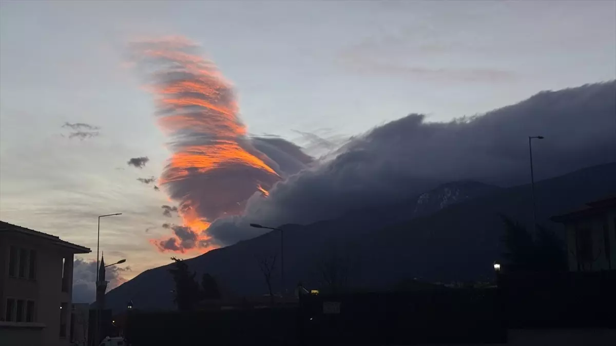 Bursa’da Kuvvetli Rüzgar Hayatı Olumsuz Etkiledi