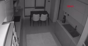 Bursa’da yeni bir binadaki dairenin tavanı çöktü