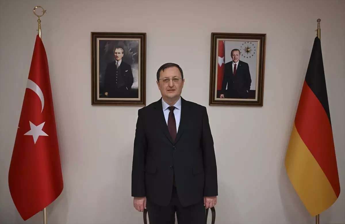 Büyükelçi Turan, ‘Yılın Kareleri’ Oylamasına Katıldı