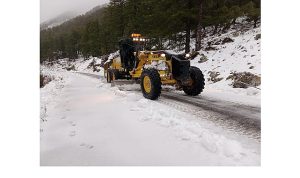 Büyükşehir ekiplerinin karla mücadele çalışması sürüyor