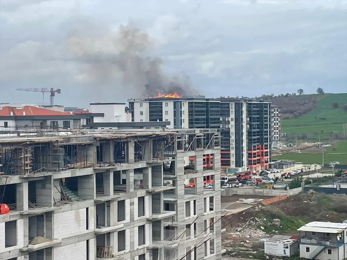 Çanakkale’de 9 Katlı Binada Yangın