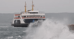 Çanakkale’yi fırtına vurdu: Gemi trafiği durdu!