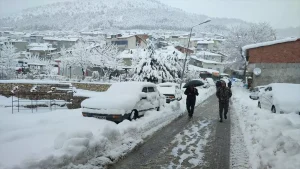 Çelikhan’da Yoğun Kar Yağışı Ulaşımı Etkiledi