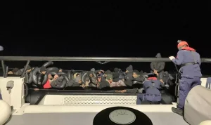 Çeşme’de 44 Düzensiz Göçmen Yakalandı