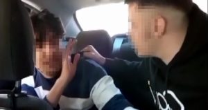 Çevrim içi oyunda başlayan akran zorbalığı sokağa taştı: Küfürleştikleri liseliyi takside alıkoyup, darbettiler