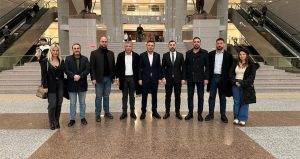 CHP’den AKP’nin afişleri hakkında suç duyurusu