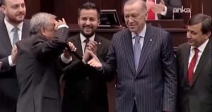 CHP’den AKP’ye geçti… Erdoğan’a asker selamı verdi