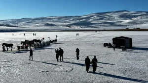 Çıldır Gölü’nde Kızak ve Buz Pateni Keyfi