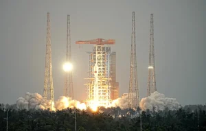 Çin Yeni Internet Uydularını Uzaya Gönderdi