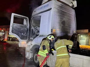 Cizre’de Tır Yangını Kontrol Altına Alındı