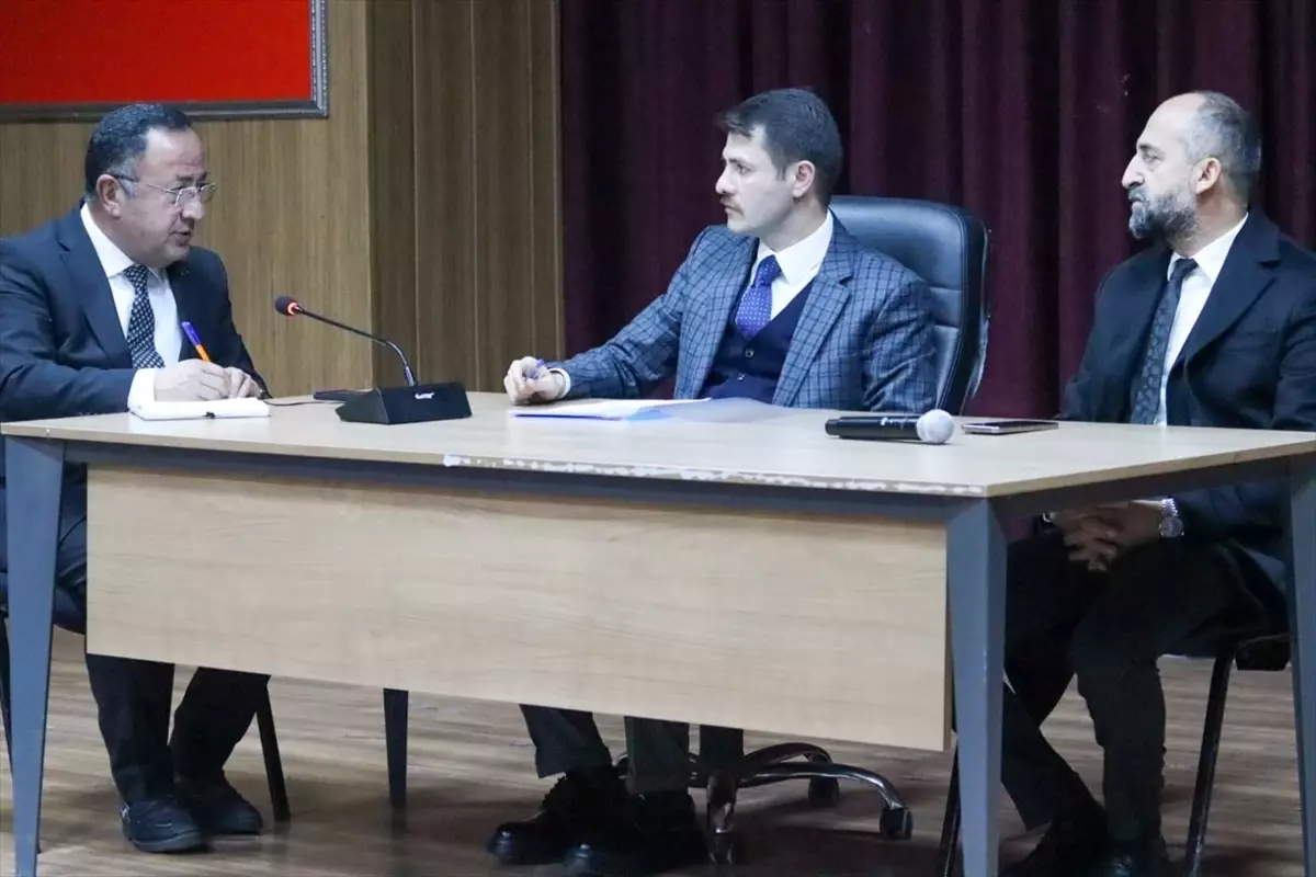 Çukurca’da Köylere Hizmet Toplantısı