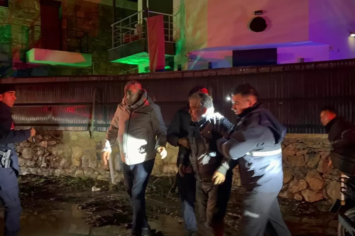 Datça’da Sele Kapılan Sürücü Kurtarıldı