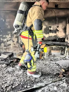 Defne’de Yangın: İki Kişi Dumandan Etkilendi