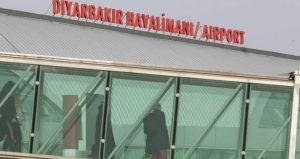 Diyarbakır’da havalimanı gerilimi! Valilik ve Belediye karşı karşıya geldi