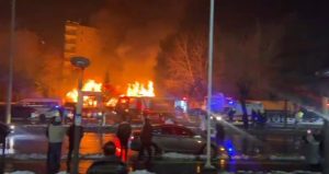 Diyarbakır’da kafe yangınında alevler güçlükle kontrol altına alındı