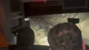 Diyarbakır’da otobüs buzlu yoldan şarampole yuvarlandı: O anlar kamerada