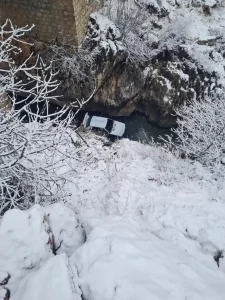 Diyarbakır’da Otomobil Sinek Çayı’na Düştü