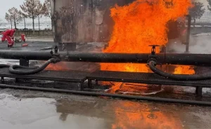 Diyarbakır’da Petrol İstasyonunda Yangın