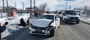 Doğanşehir’de iki otomobilin çarpışması sonucu 3 kişi yaralandı