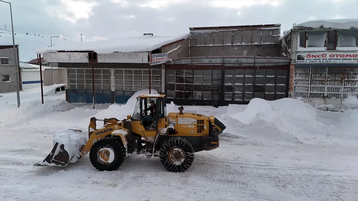 Doğu’da Karla Mücadele Devam Ediyor