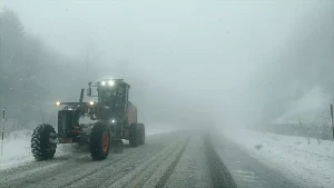 Domaniç Dağları’nda Kar Nedeniyle Araç Trafigi Kapandı
