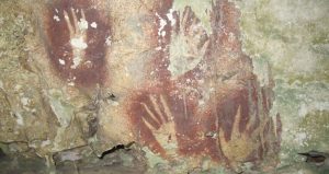 Dünyanın bilinen en eski kaya resmi Endonezya’da bulundu