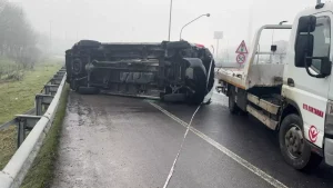 Düzce’de Ambulans Devrildi: 2 Yaralı