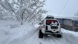 Düzce’de Kar Yağışı, Yatalak Hastaya Paletli Ambulansla Müdahale