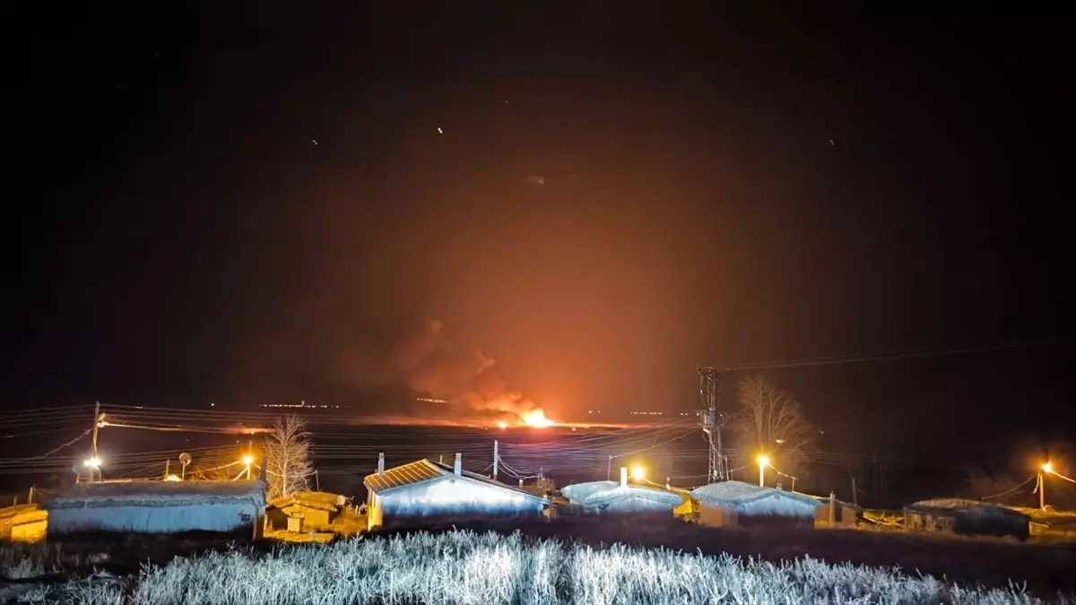 Eber Gölü’nde Sazlık Yangını Söndürüldü