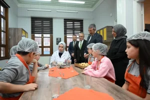 Edirne Valisi Sezer öğrencilerle bir araya geldi