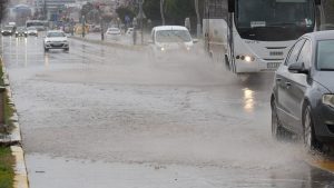 Edirne’de sağanak yağış hayatı olumsuz etkiledi