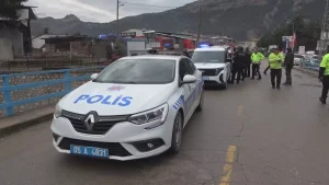 Ehliyetsiz Sürücü Polise Çarptı