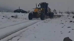 Elazığ’da Kar Yağışı 323 Köy Yolunu Kapattı