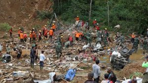 Endonezya’da toprak kaymasında ölü sayısı 25’e çıktı