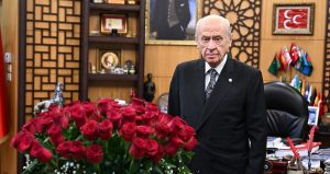 Erdoğan Bahçeli’ye gül hediye etti