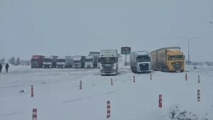 Erzincan’da Kar Yolu Kapatıyor