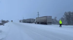 Erzincan’da TIR Kazası: Karayolu Kapandı