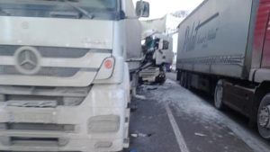 Erzurum’da feci kaza: Tamir ettiği araç içerisinde sıkıştı