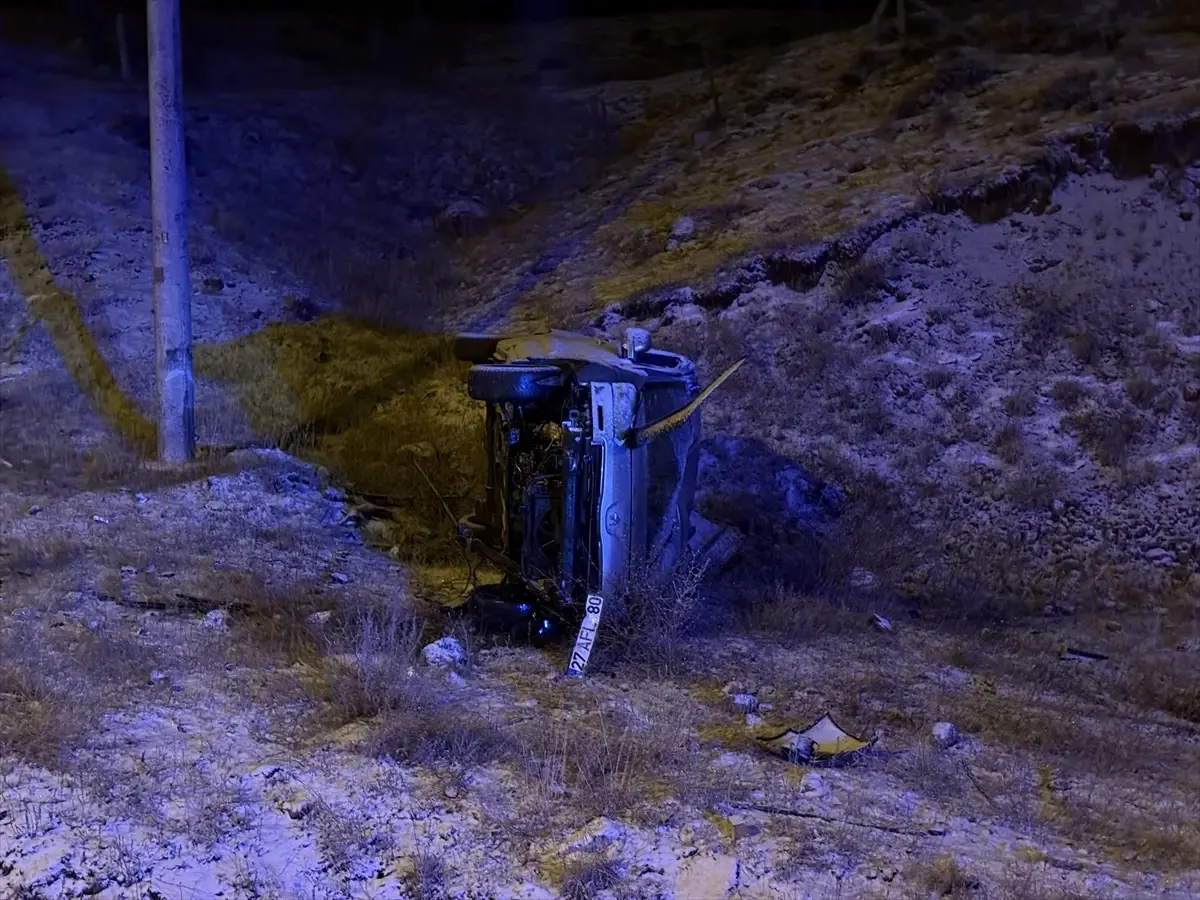 Erzurum’da Karla Kayganlaşan Yolda Kaza