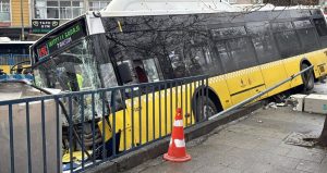 Esenler’de İETT otobüsü otoparka daldı